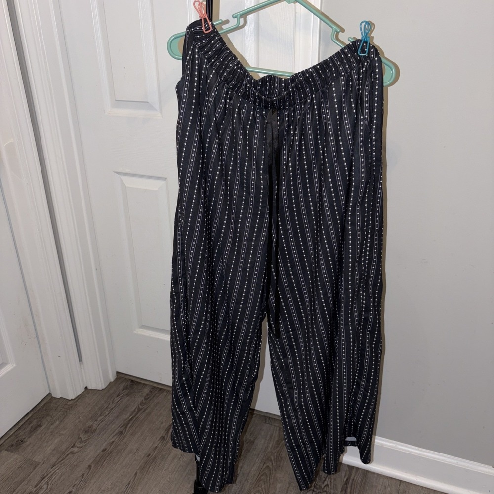 Relaxed-fit Black White striped harem palazzo pants‎ Lightweight Flowy Boho Chic